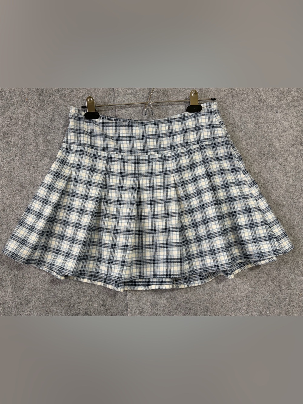Hollister Cream and Navy Plaid Pleated Mini Skirt